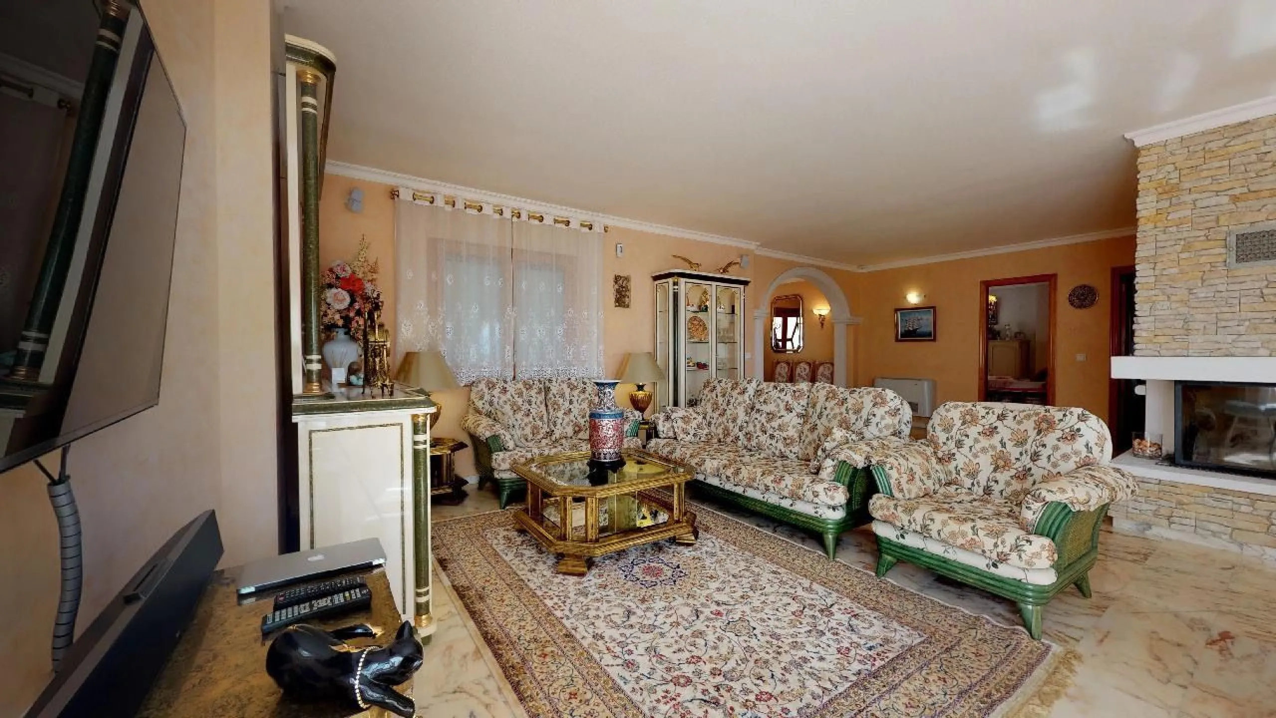 EXCLUSIVA VILLA EN VENTA EN CALPE CON MARAVILLOSAS VISTAS AL MAR