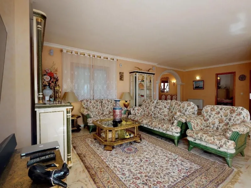 EXCLUSIVA VILLA EN VENTA EN CALPE CON MARAVILLOSAS VISTAS AL MAR