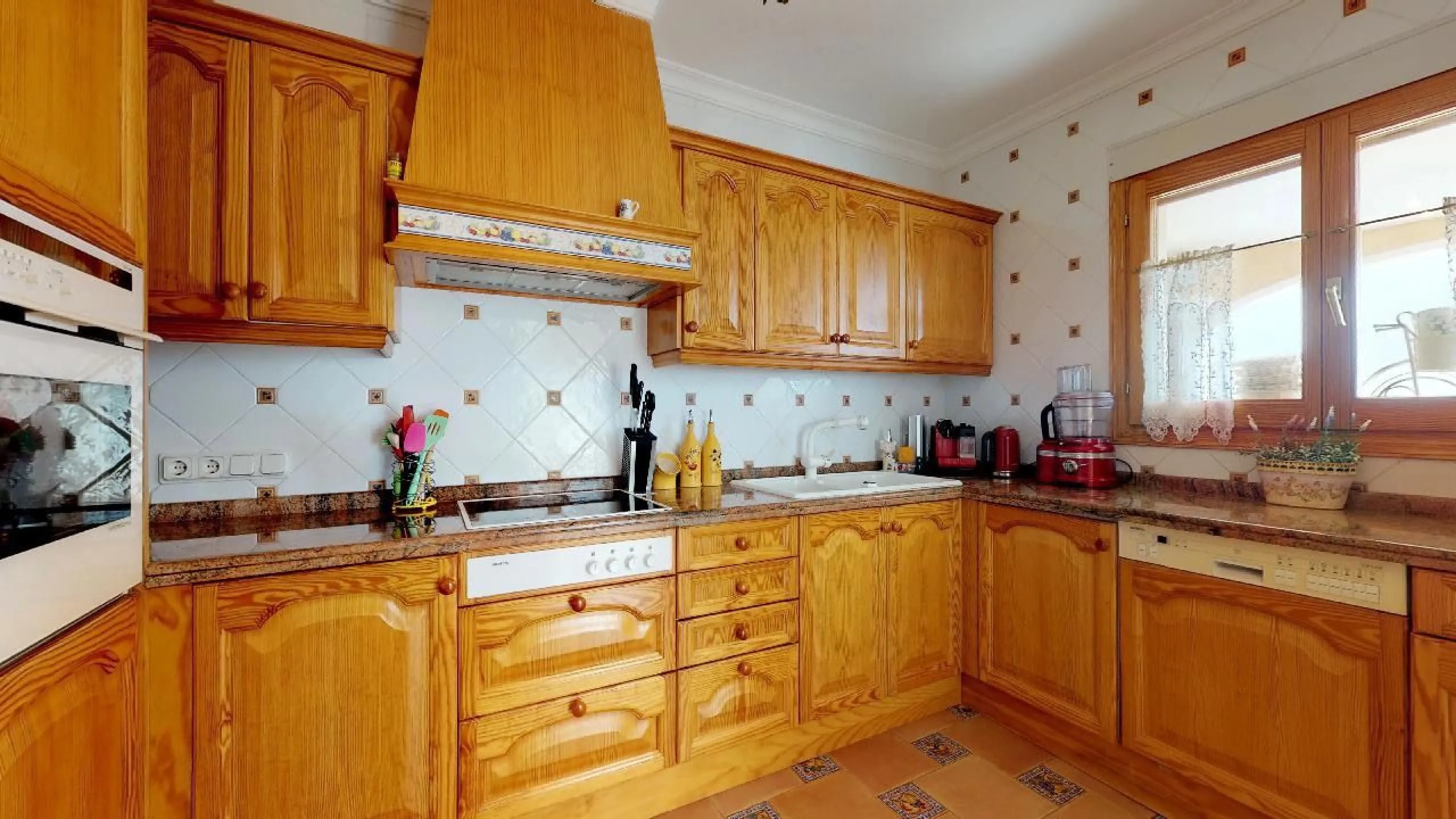 EXCLUSIVA VILLA EN VENTA EN CALPE CON MARAVILLOSAS VISTAS AL MAR