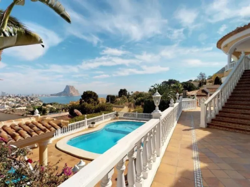 EXCLUSIVA VILLA EN VENTA EN CALPE CON MARAVILLOSAS VISTAS AL MAR