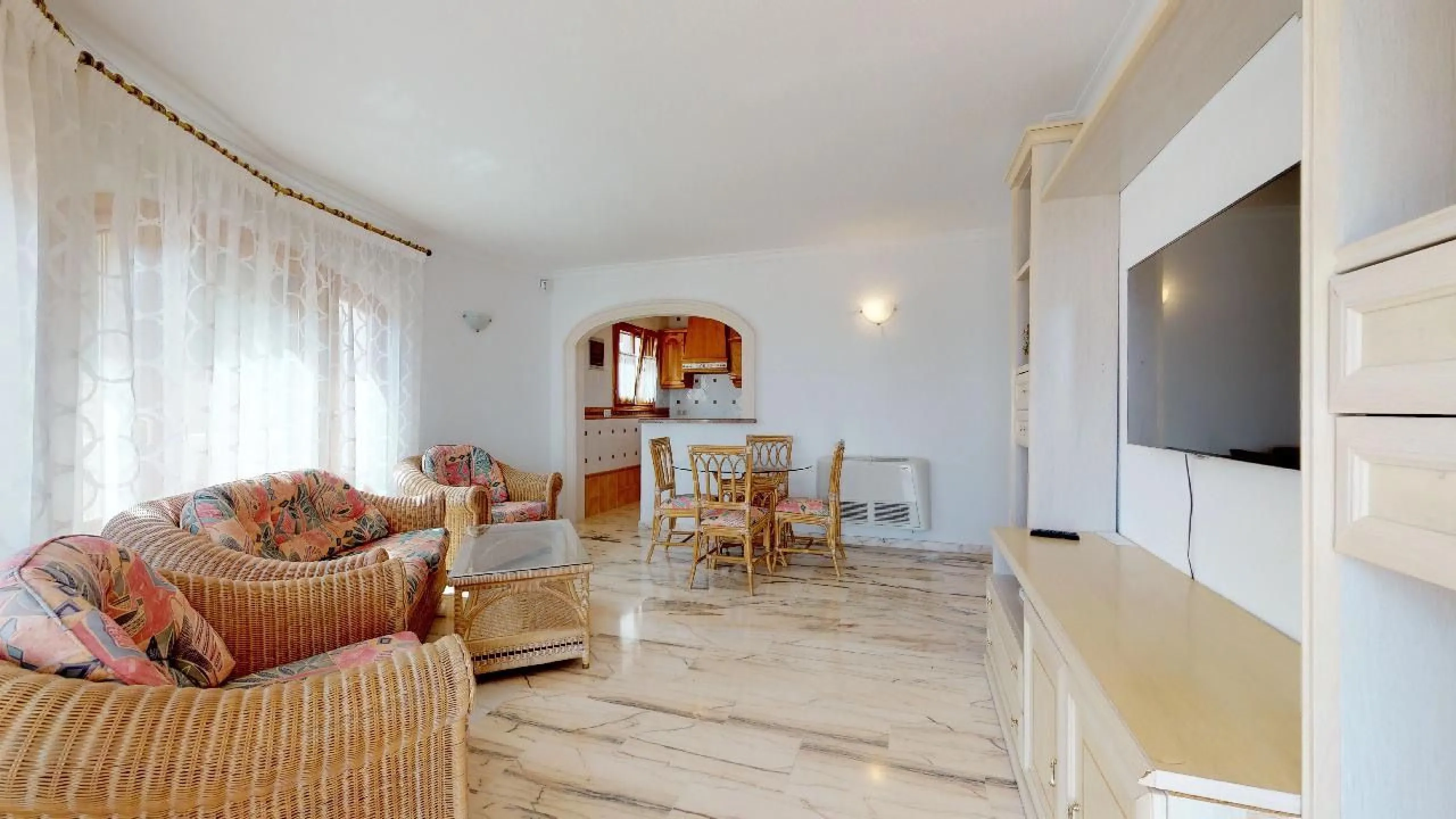 EXCLUSIVA VILLA EN VENTA EN CALPE CON MARAVILLOSAS VISTAS AL MAR