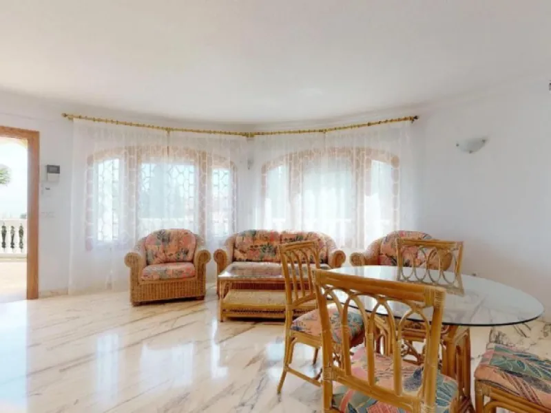 EXCLUSIVA VILLA EN VENTA EN CALPE CON MARAVILLOSAS VISTAS AL MAR