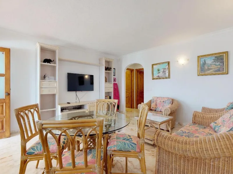 EXCLUSIVA VILLA EN VENTA EN CALPE CON MARAVILLOSAS VISTAS AL MAR