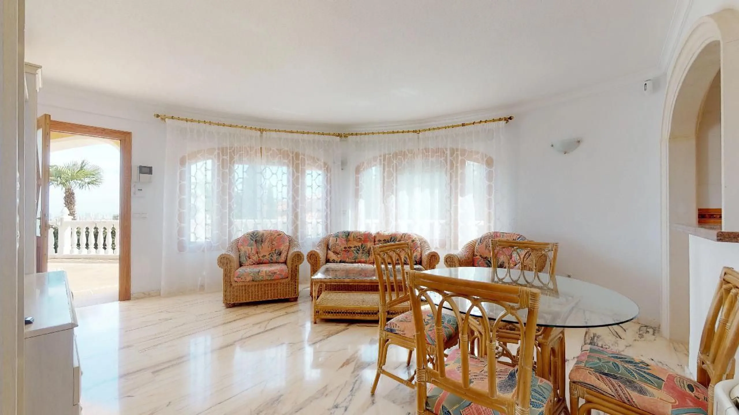 EXCLUSIVA VILLA EN VENTA EN CALPE CON MARAVILLOSAS VISTAS AL MAR