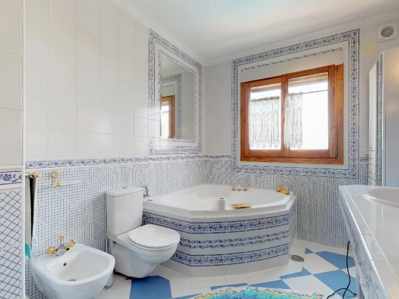 EXCLUSIVA VILLA EN VENTA EN CALPE CON MARAVILLOSAS VISTAS AL MAR
