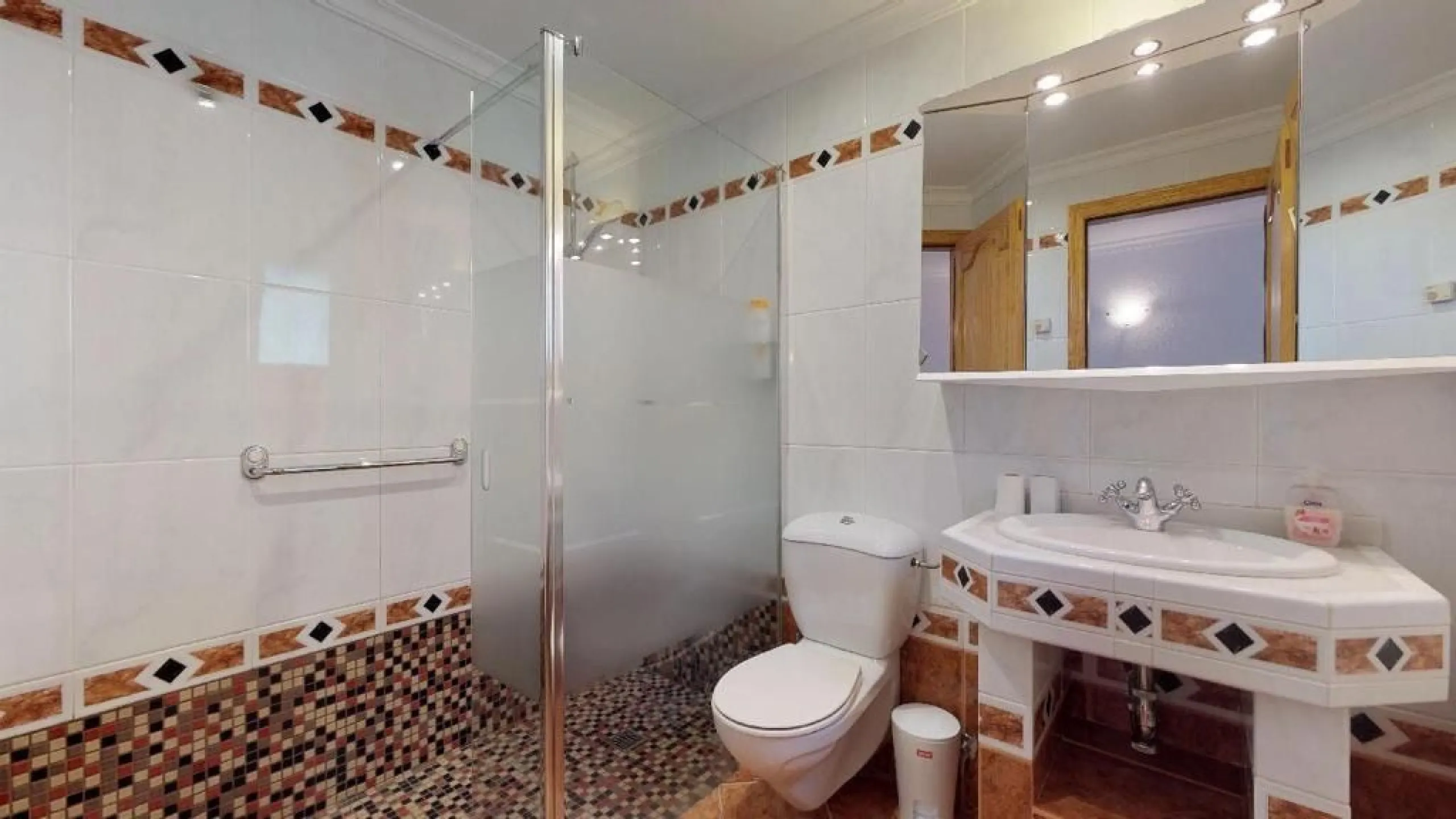 EXCLUSIVA VILLA EN VENTA EN CALPE CON MARAVILLOSAS VISTAS AL MAR