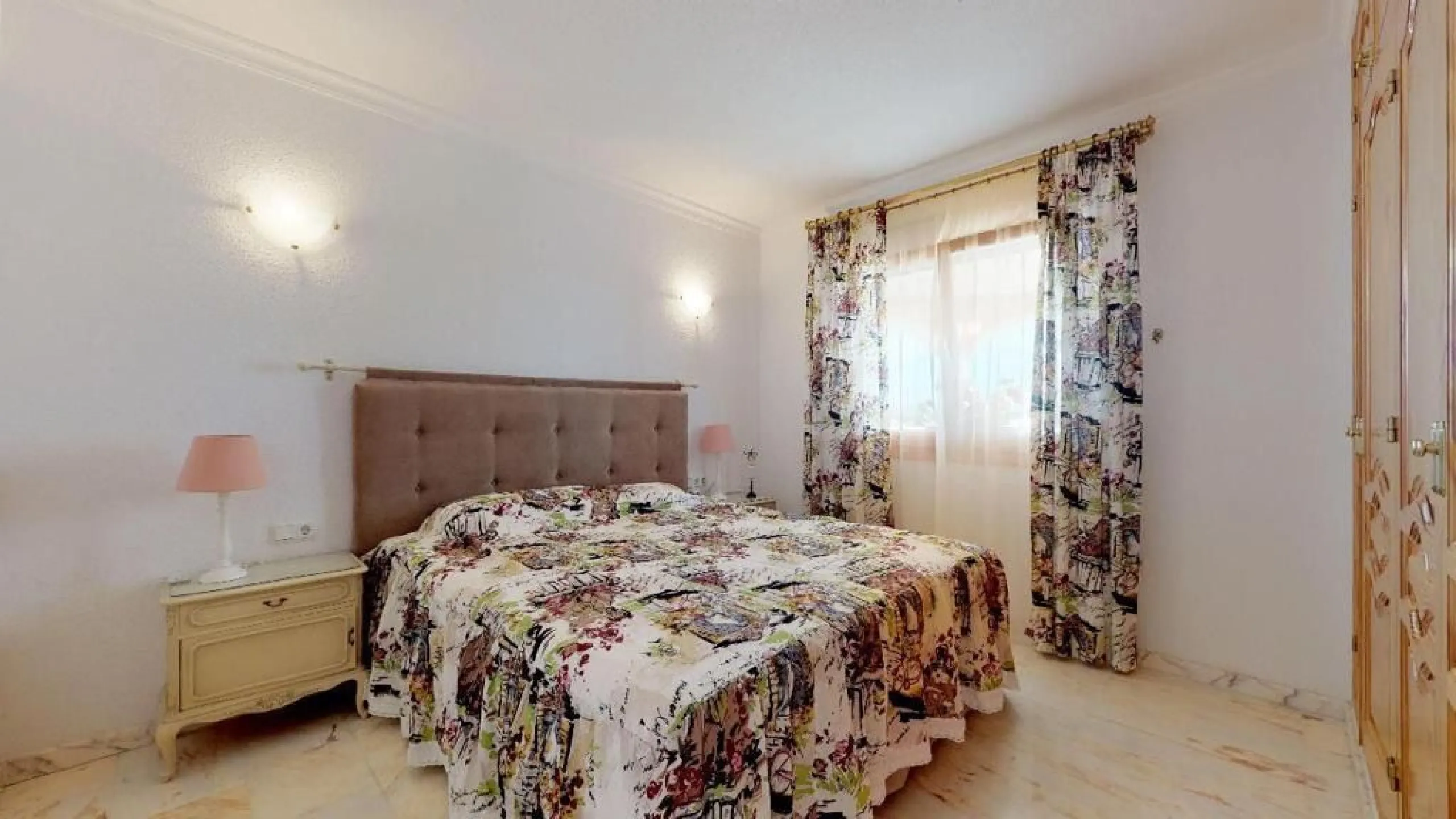 EXCLUSIVA VILLA EN VENTA EN CALPE CON MARAVILLOSAS VISTAS AL MAR
