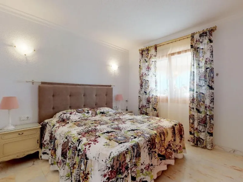 EXCLUSIVA VILLA EN VENTA EN CALPE CON MARAVILLOSAS VISTAS AL MAR