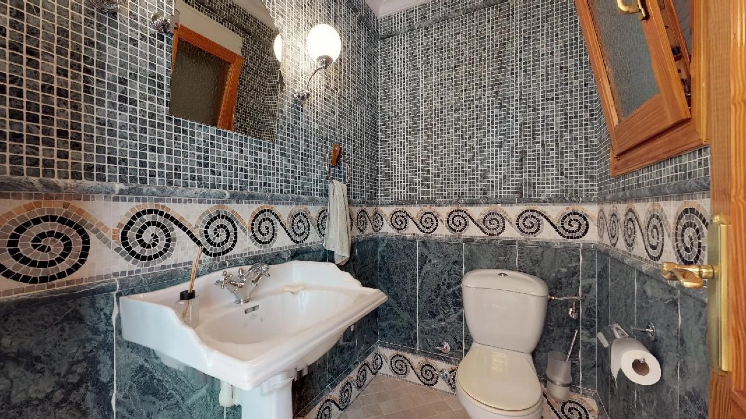 EXCLUSIVA VILLA EN VENTA EN CALPE CON MARAVILLOSAS VISTAS AL MAR