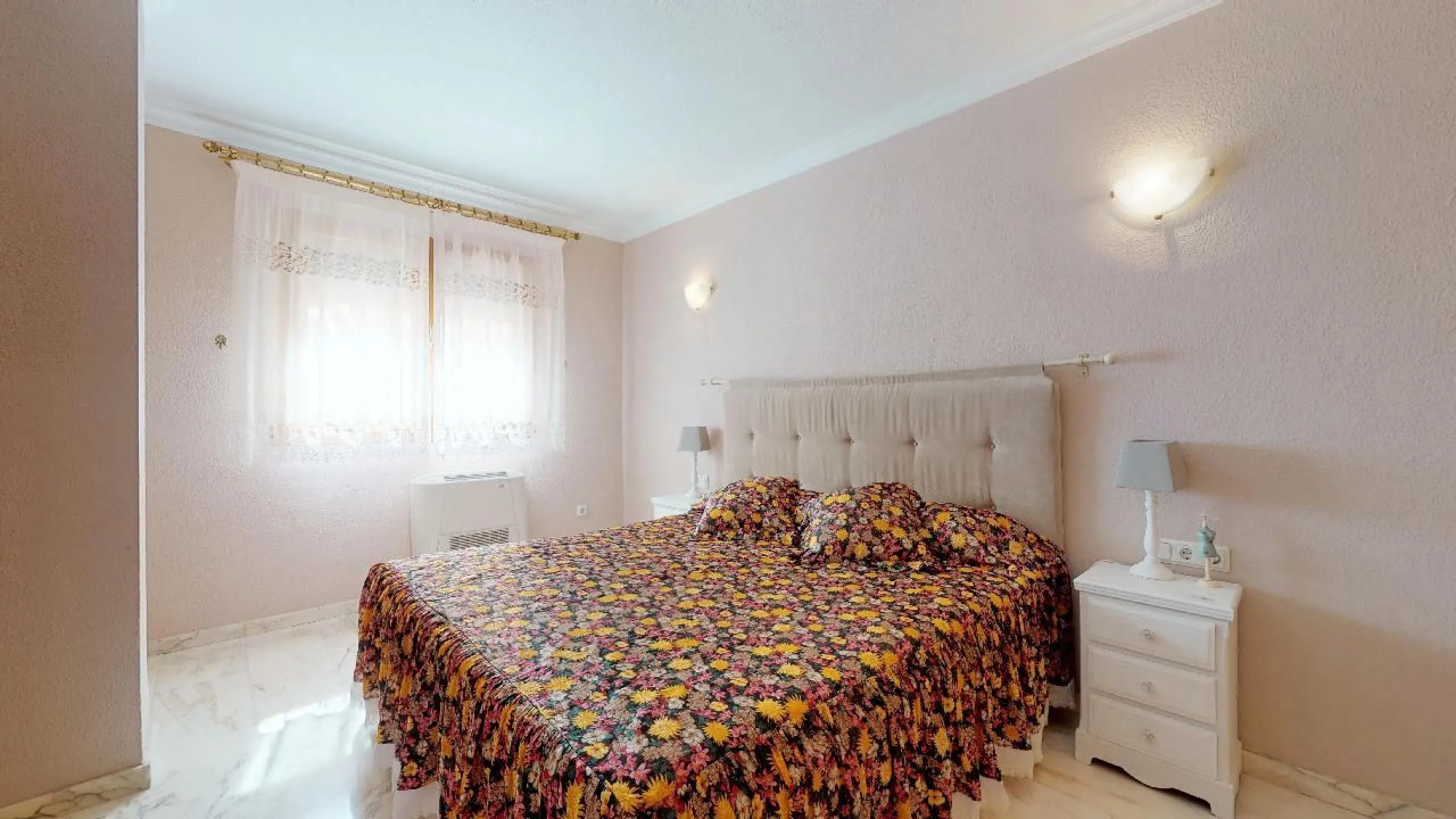EXCLUSIVA VILLA EN VENTA EN CALPE CON MARAVILLOSAS VISTAS AL MAR