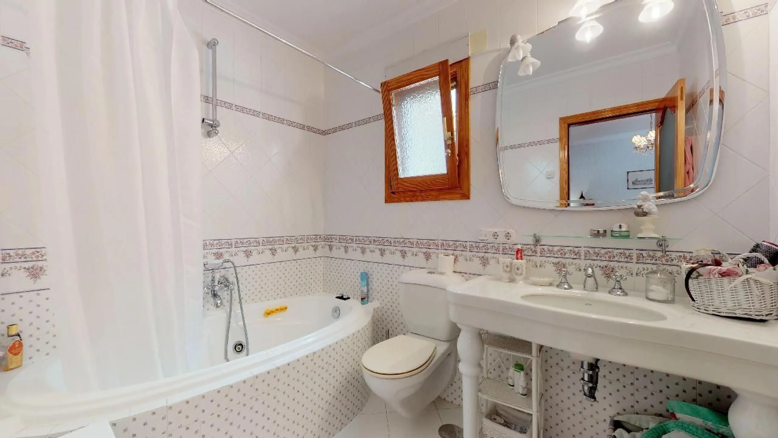 EXCLUSIVA VILLA EN VENTA EN CALPE CON MARAVILLOSAS VISTAS AL MAR