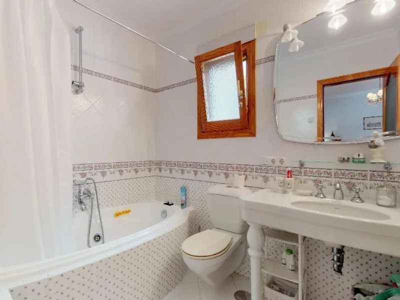EXCLUSIVA VILLA EN VENTA EN CALPE CON MARAVILLOSAS VISTAS AL MAR