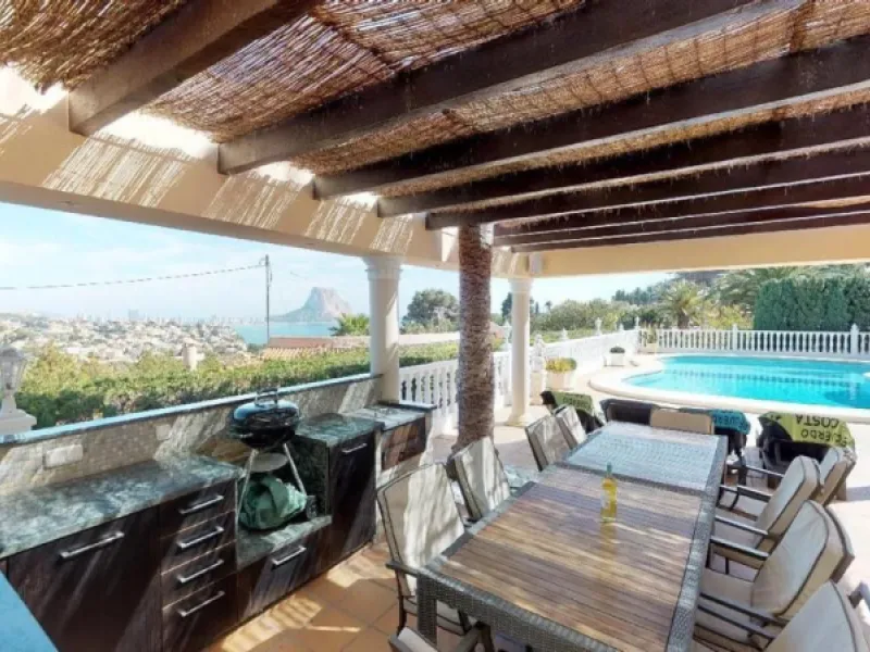 EXCLUSIVA VILLA EN VENTA EN CALPE CON MARAVILLOSAS VISTAS AL MAR
