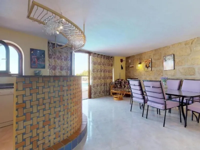 EXCLUSIVA VILLA EN VENTA EN CALPE CON MARAVILLOSAS VISTAS AL MAR