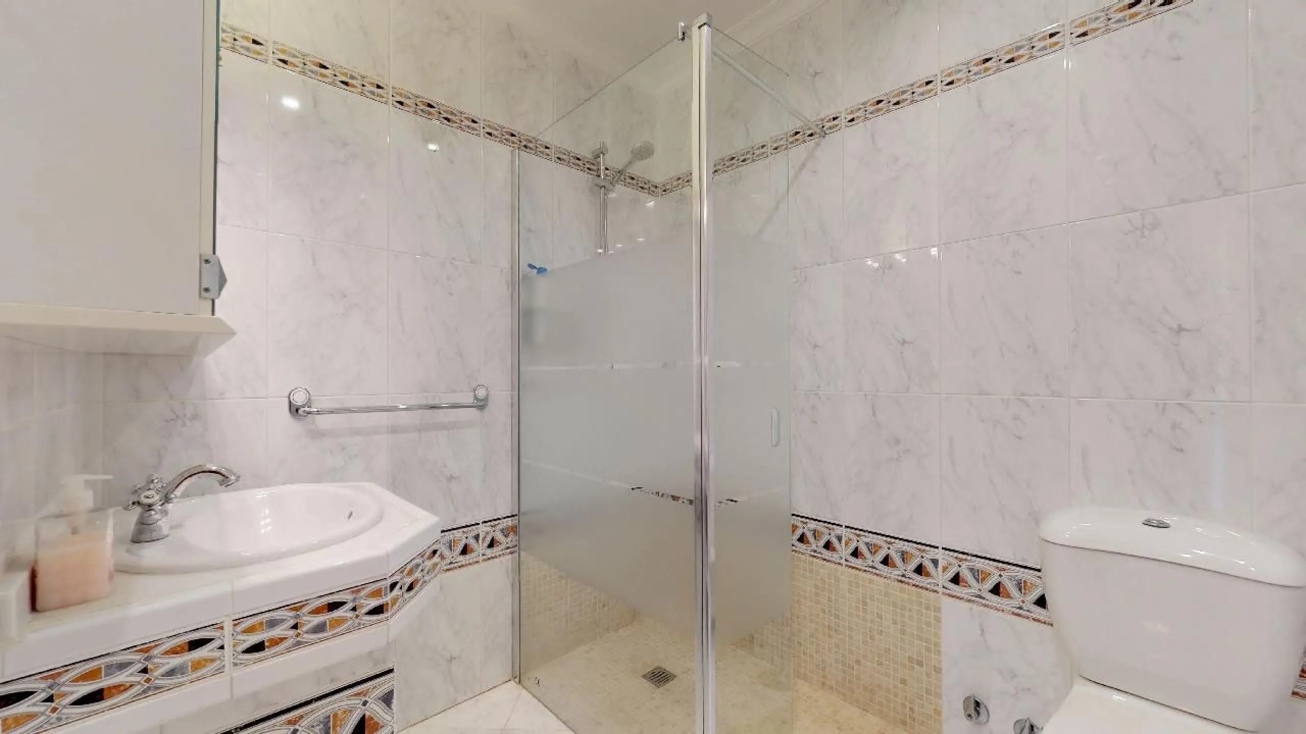 EXCLUSIVA VILLA EN VENTA EN CALPE CON MARAVILLOSAS VISTAS AL MAR