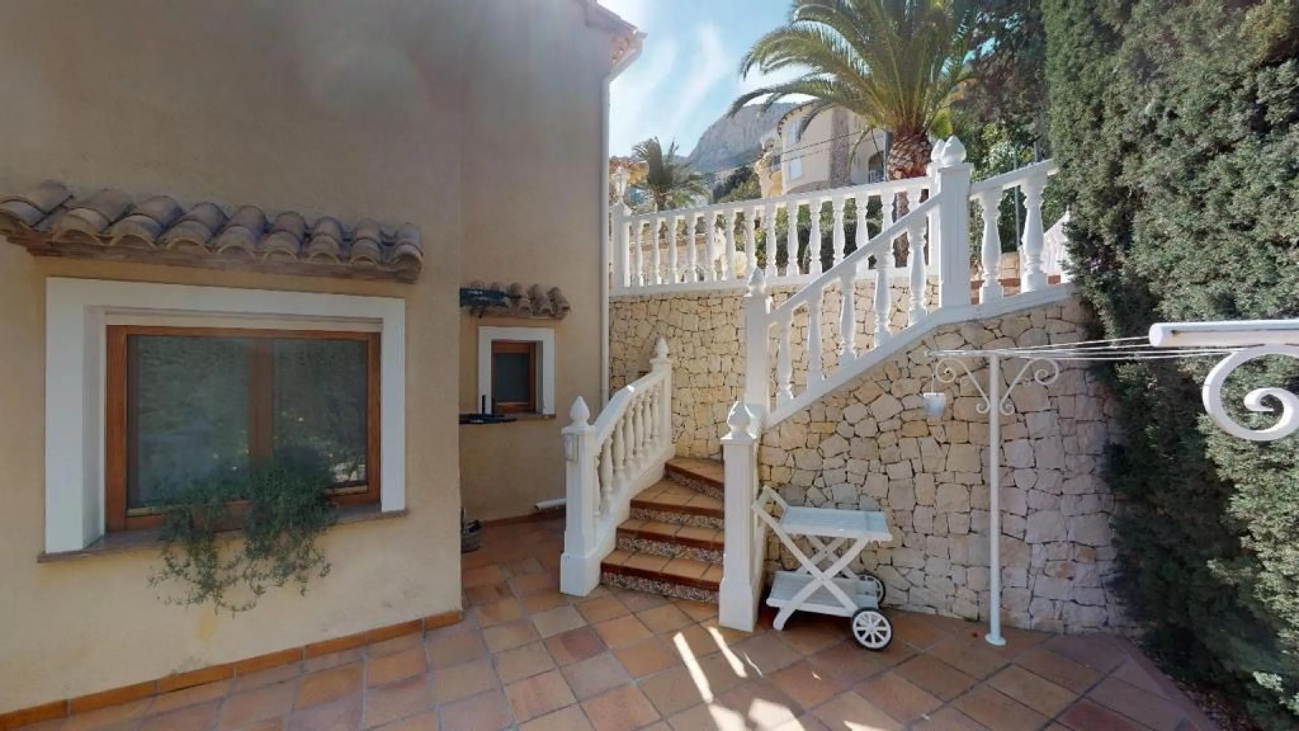 EXCLUSIVA VILLA EN VENTA EN CALPE CON MARAVILLOSAS VISTAS AL MAR