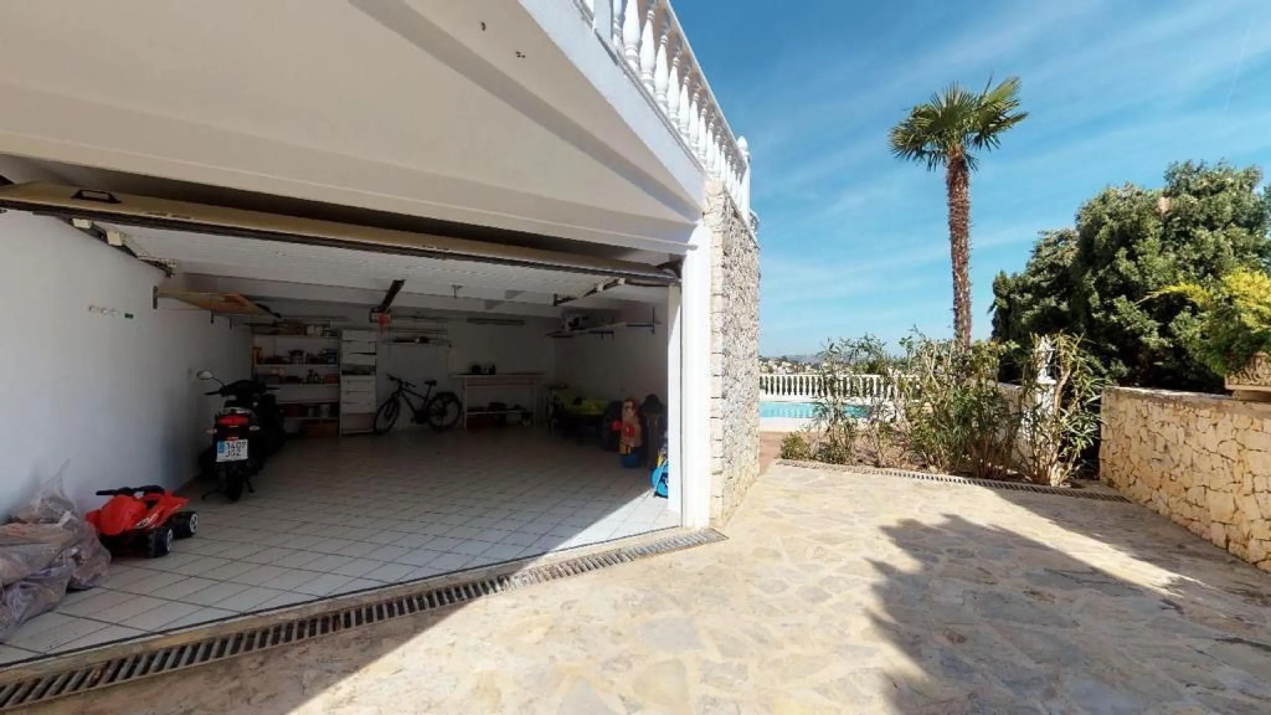 EXCLUSIVA VILLA EN VENTA EN CALPE CON MARAVILLOSAS VISTAS AL MAR