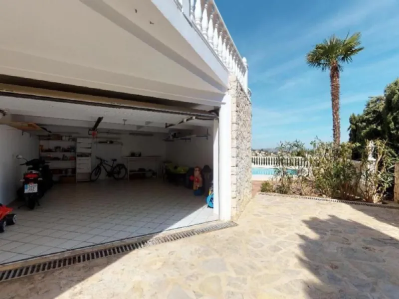 EXCLUSIVA VILLA EN VENTA EN CALPE CON MARAVILLOSAS VISTAS AL MAR