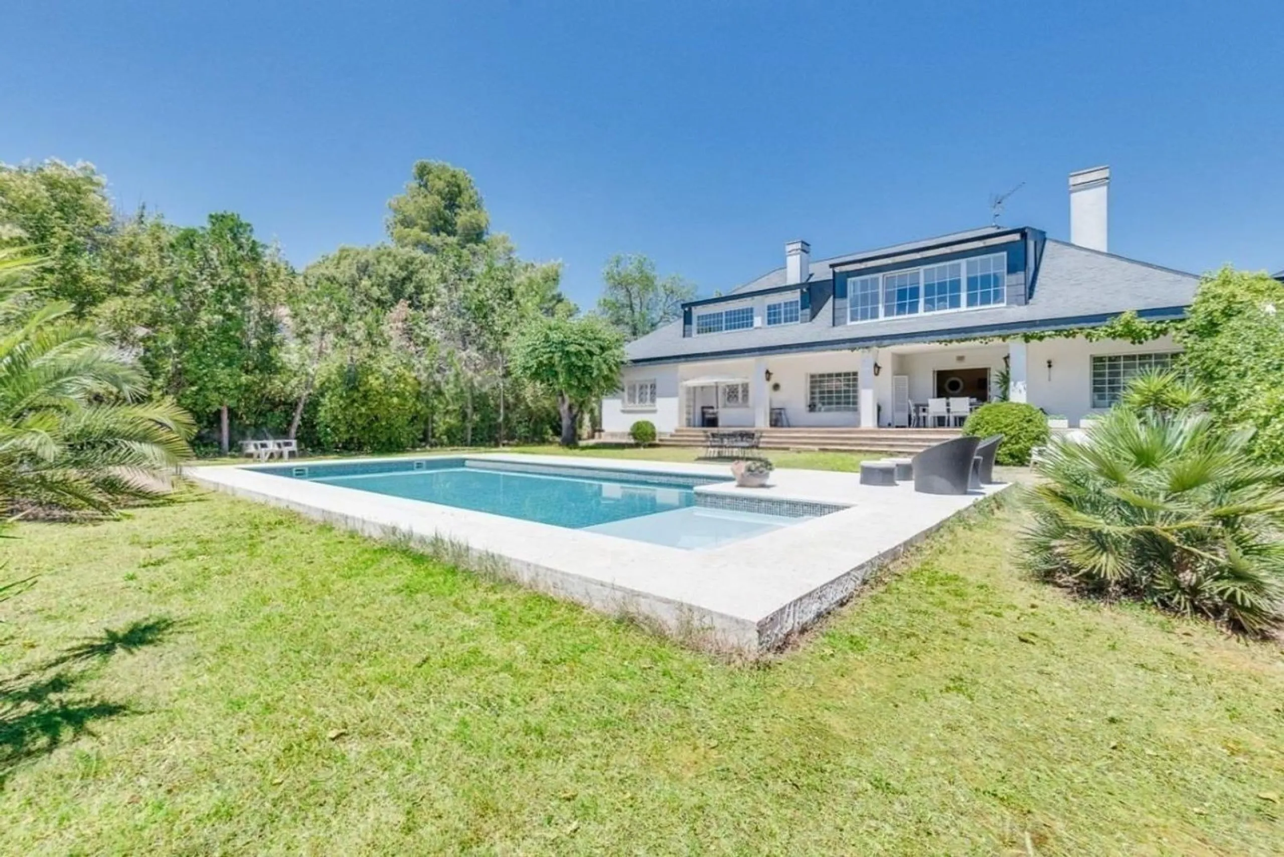 Spacious and bright house with garden in Valldoreix, Sant Cugat del Valles