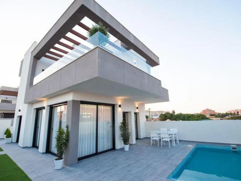 Detached villa with private pool
