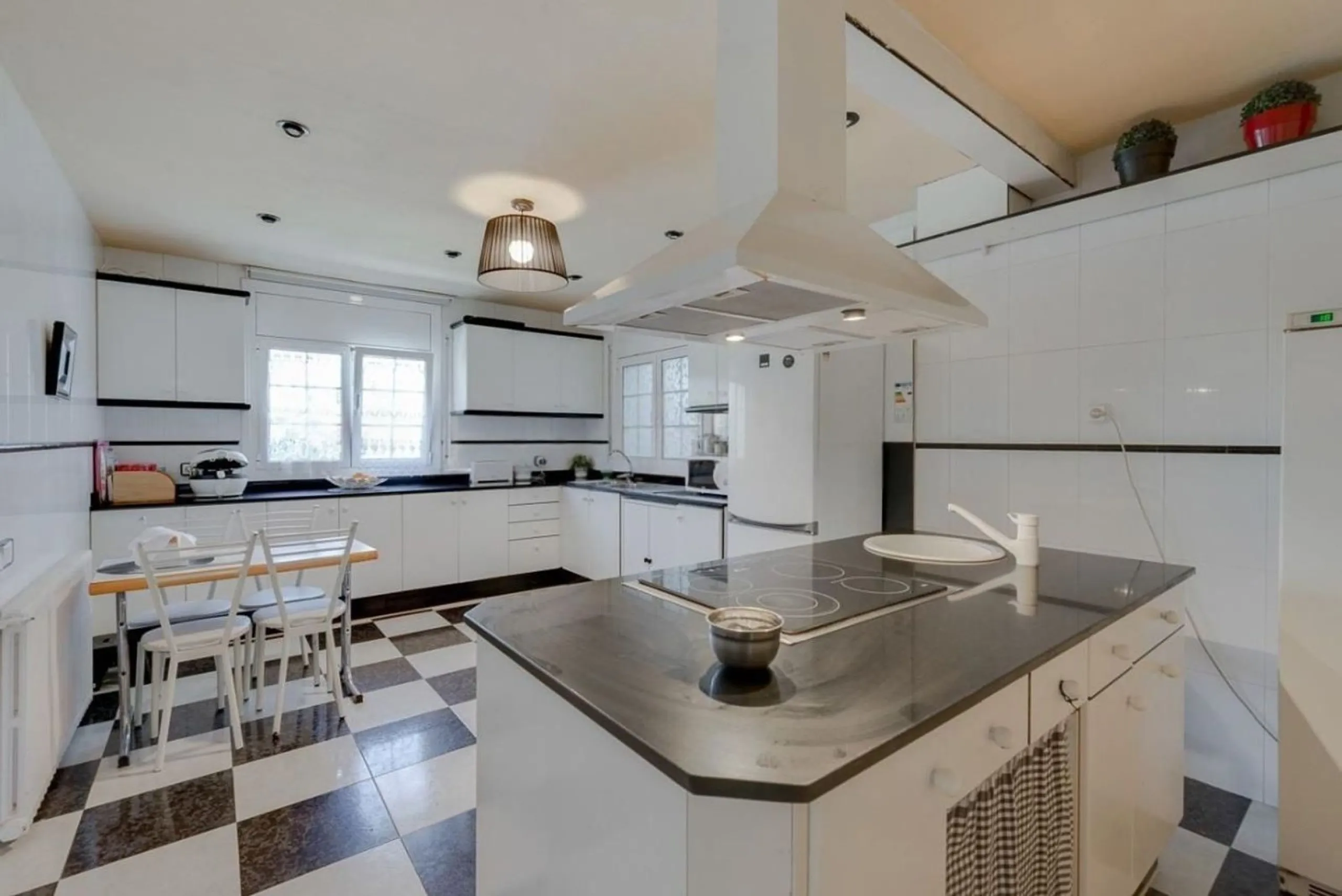 Spacious and bright house with garden in Valldoreix, Sant Cugat del Valles