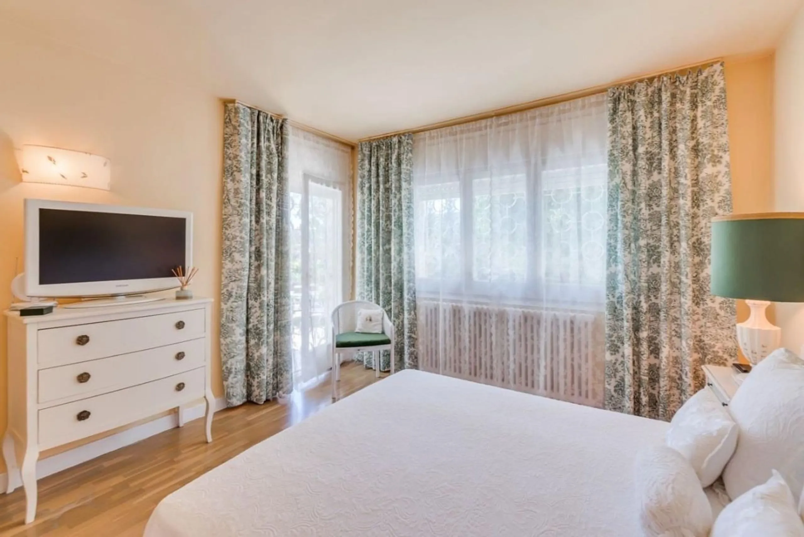 Spacious and bright house with garden in Valldoreix, Sant Cugat del Valles