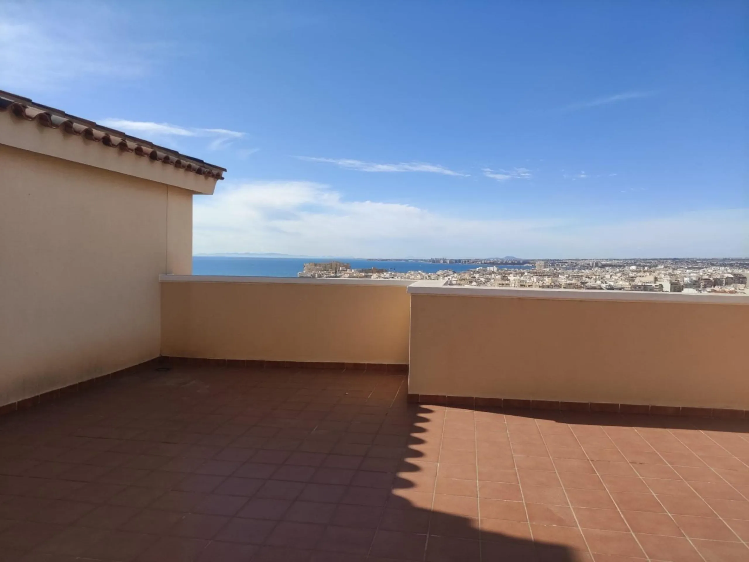 Ático duplex con vistas al mar en Torrevieja.