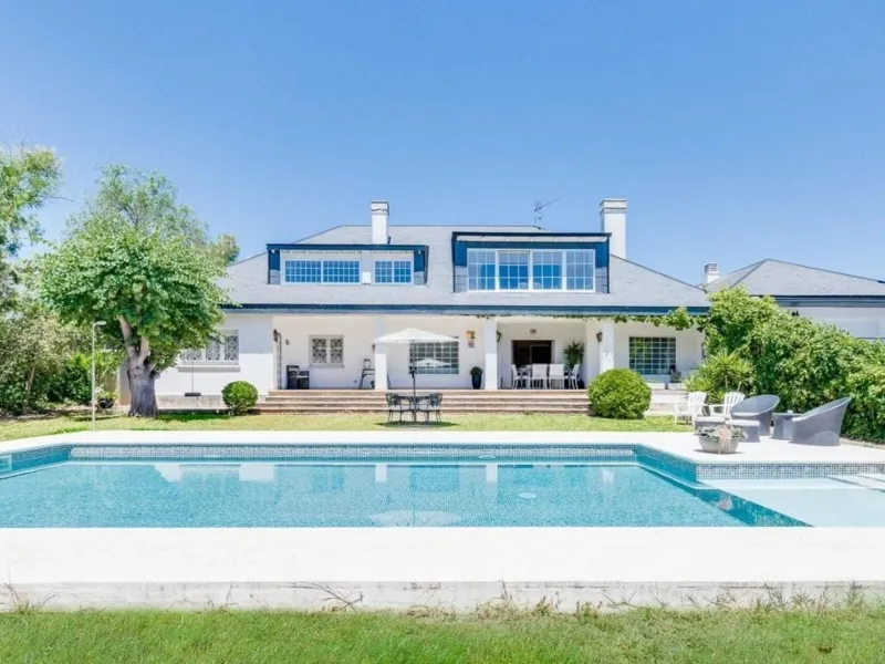Spacious and bright house with garden in Valldoreix, Sant Cugat del Valles