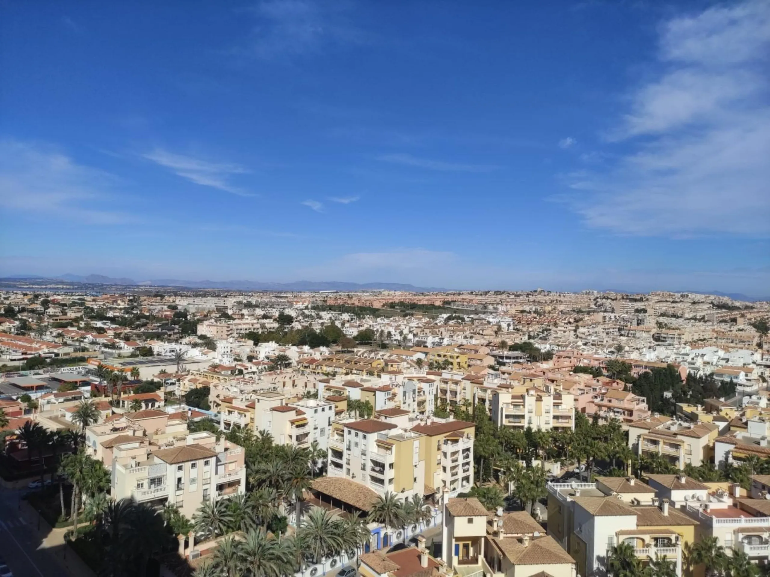 Ático duplex con vistas al mar en Torrevieja.
