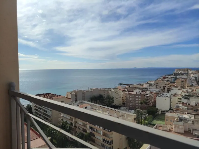 Ático duplex con vistas al mar en Torrevieja.