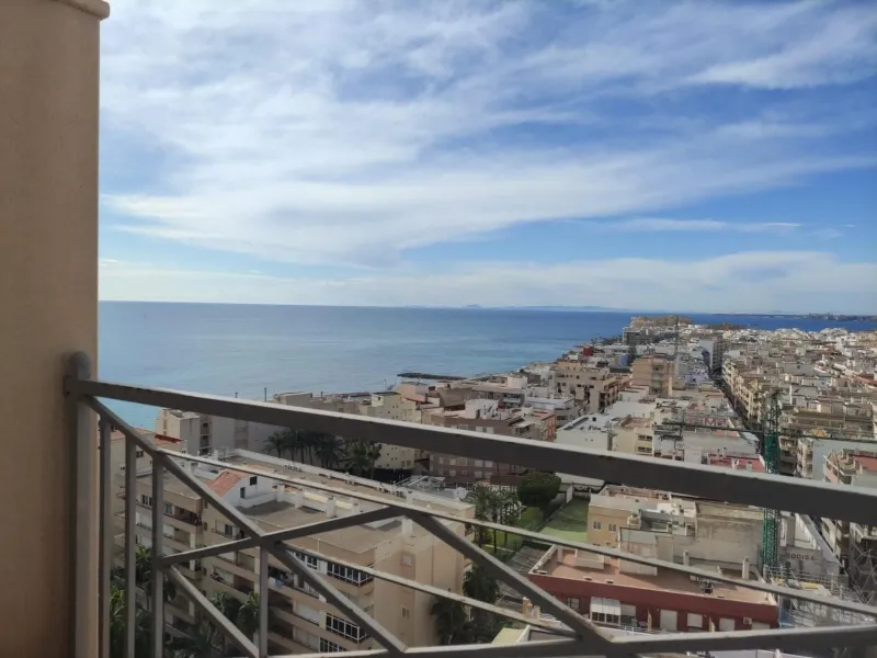 Ático duplex con vistas al mar en Torrevieja.