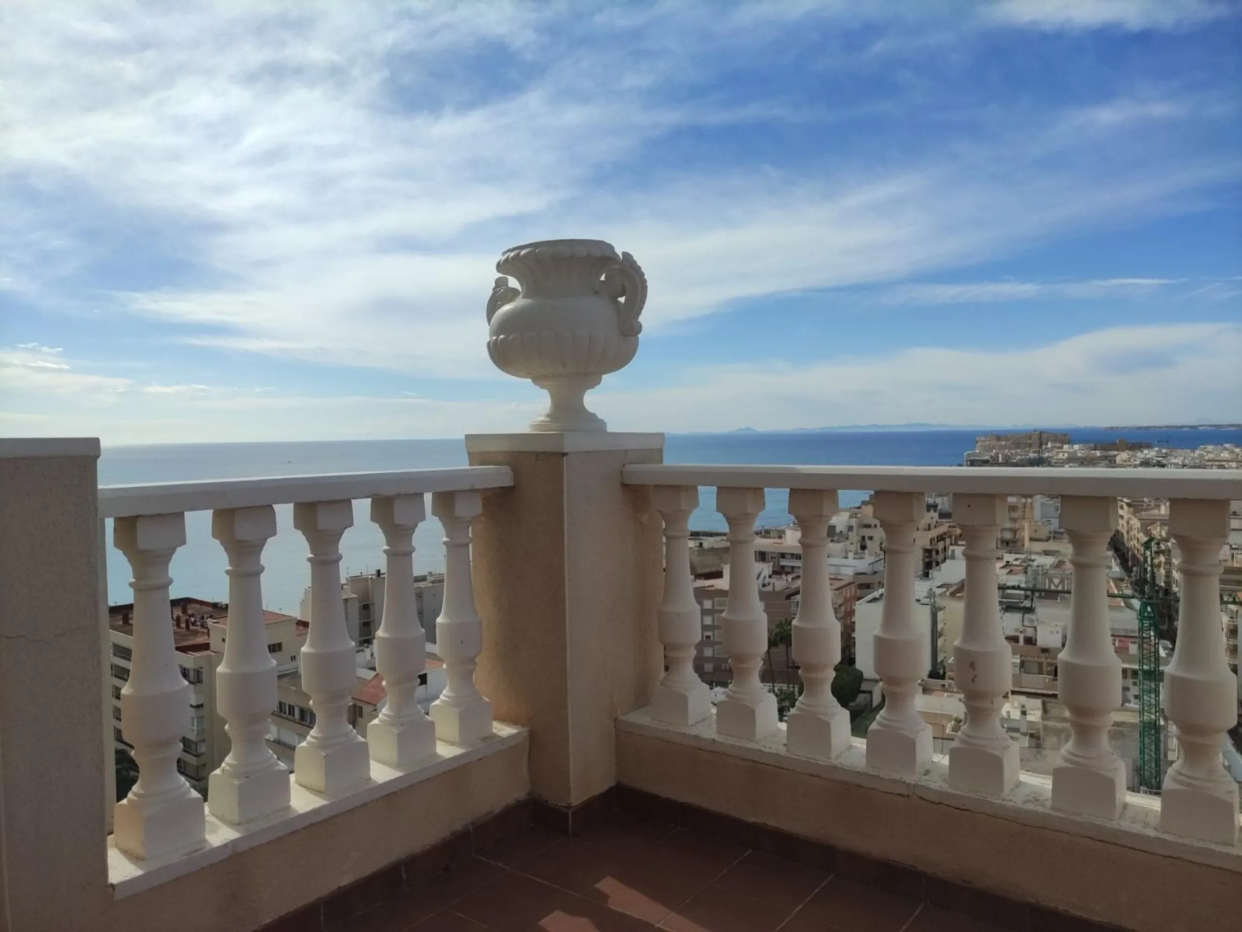 Ático duplex con vistas al mar en Torrevieja.