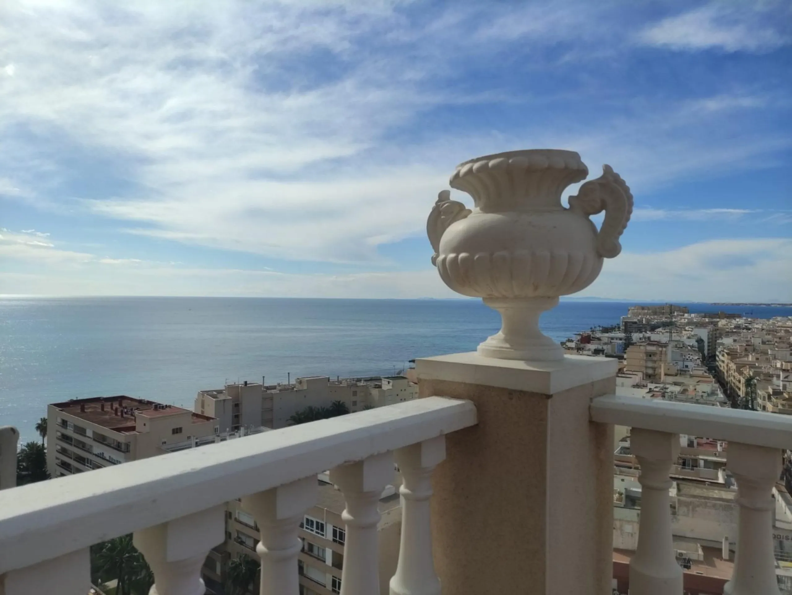 Ático duplex con vistas al mar en Torrevieja.