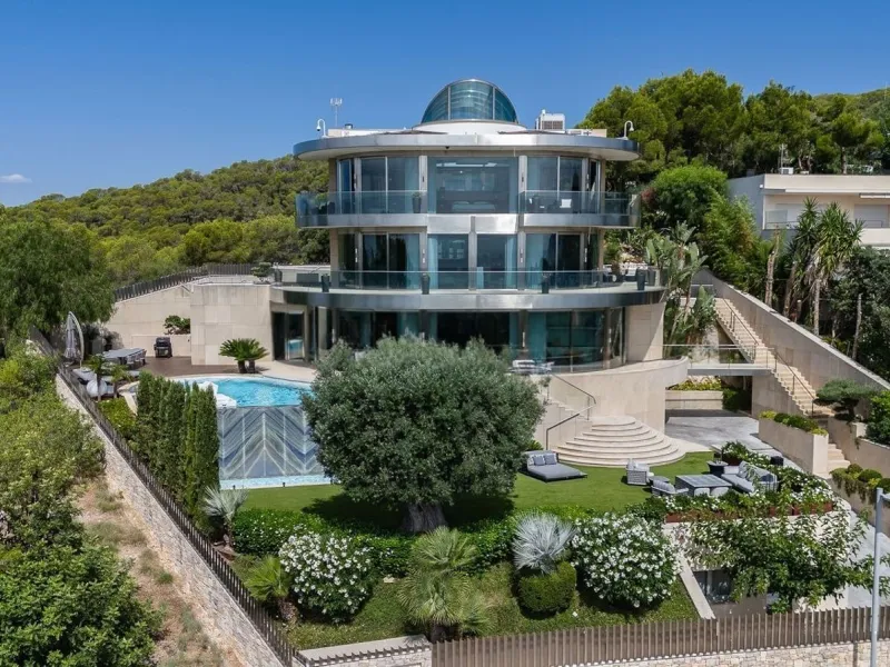 Villa de lujo con vistas al mar y montaña en Sitges