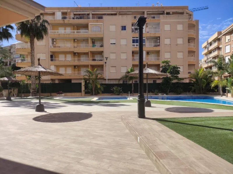 Ático duplex con vistas al mar en Torrevieja.