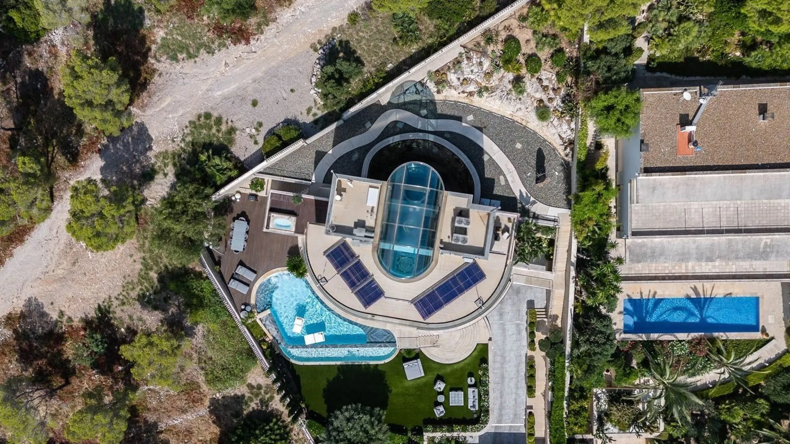 Luxury villa with sea and mountain views in Sitges