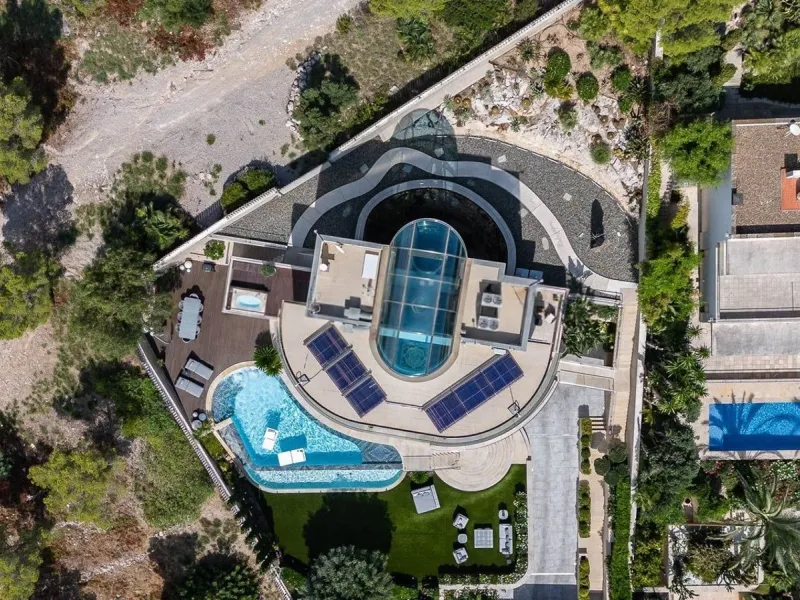 Luxury villa with sea and mountain views in Sitges