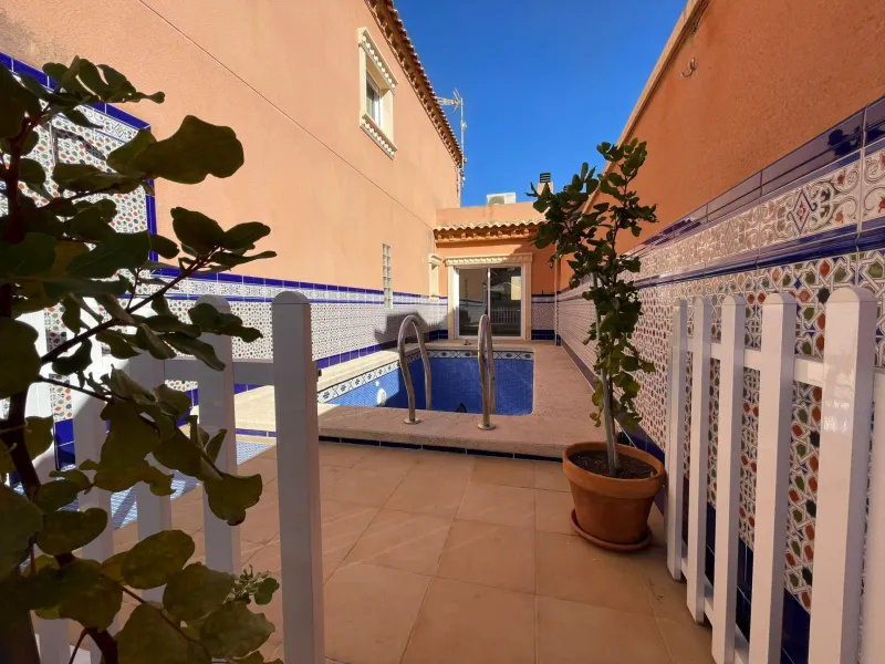 House 272 m² (133 m² built) in Bigastro, Alicante