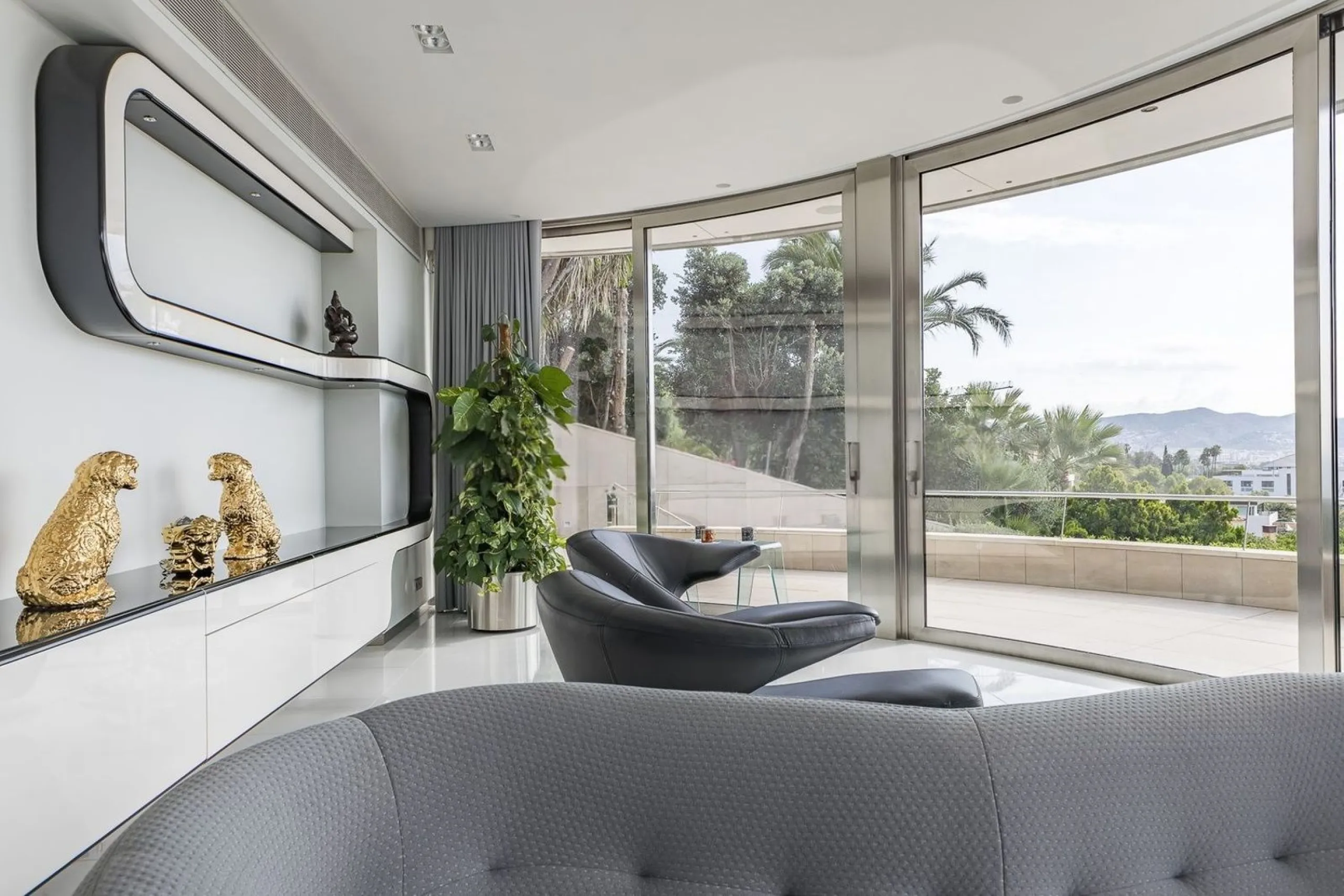 Luxury villa with sea and mountain views in Sitges
