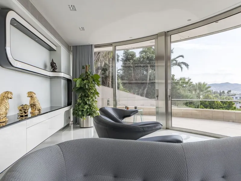 Luxury villa with sea and mountain views in Sitges