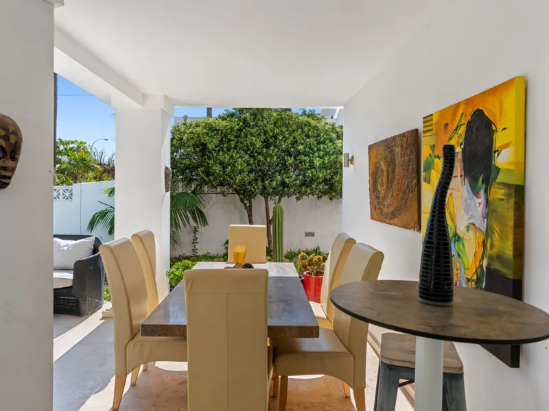 Detached beachside home in San Pedro, set opposite the woodland area and Roman ruins, and within easy walking distance of amenities, the beach, restaurants and the town centre.
