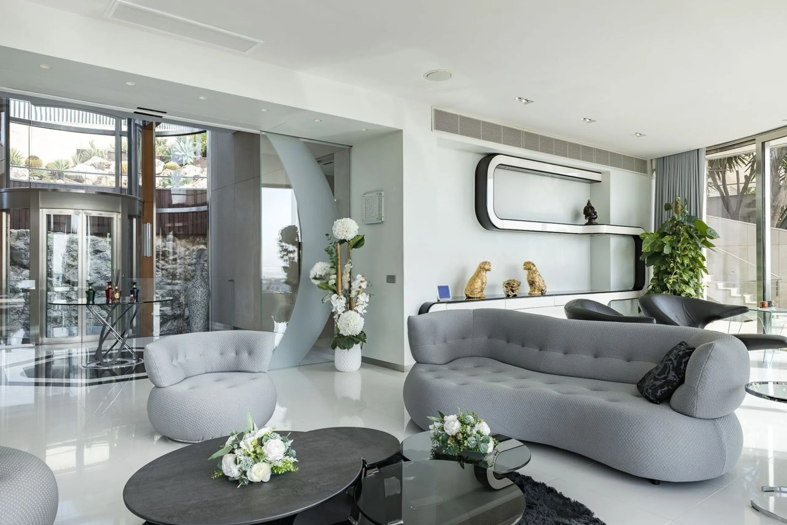 Luxury villa with sea and mountain views in Sitges