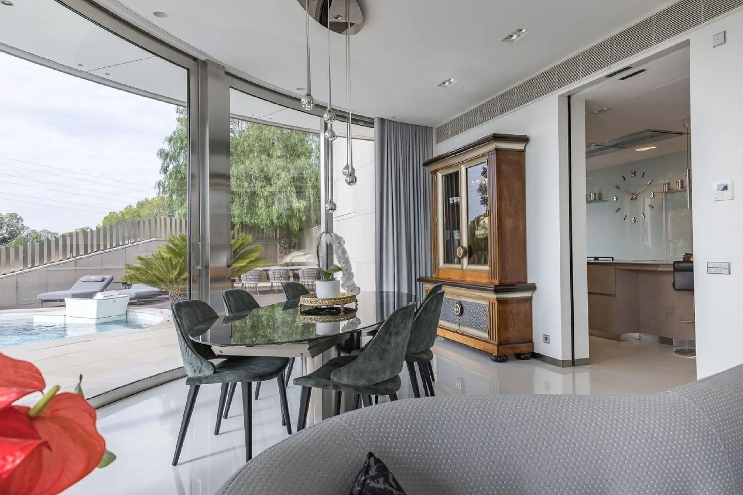 Luxury villa with sea and mountain views in Sitges