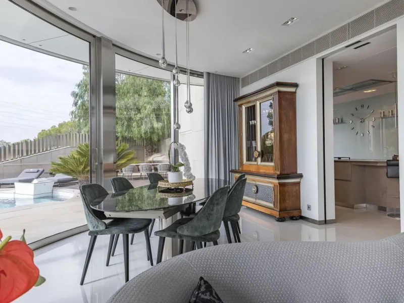 Luxury villa with sea and mountain views in Sitges