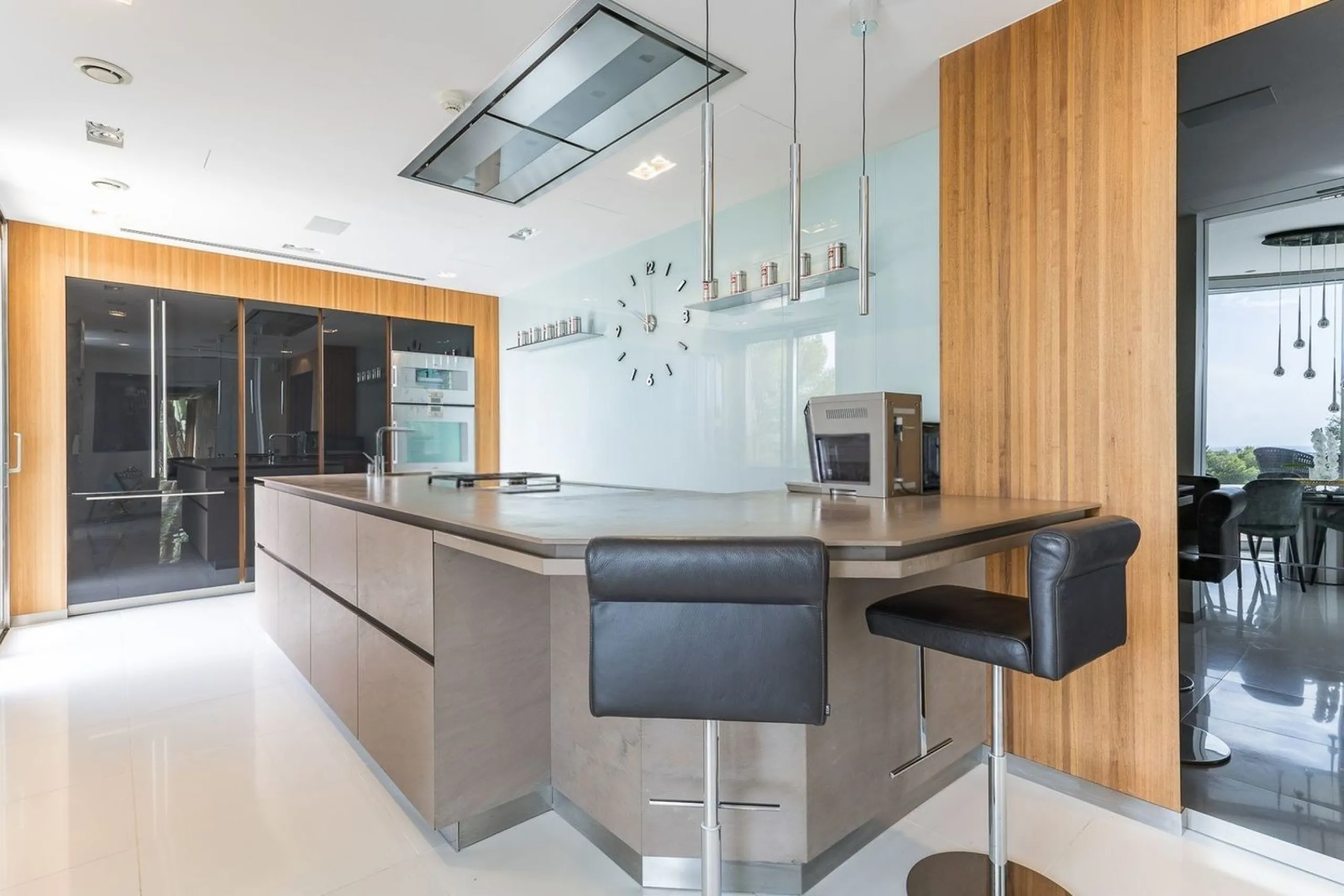 Luxury villa with sea and mountain views in Sitges