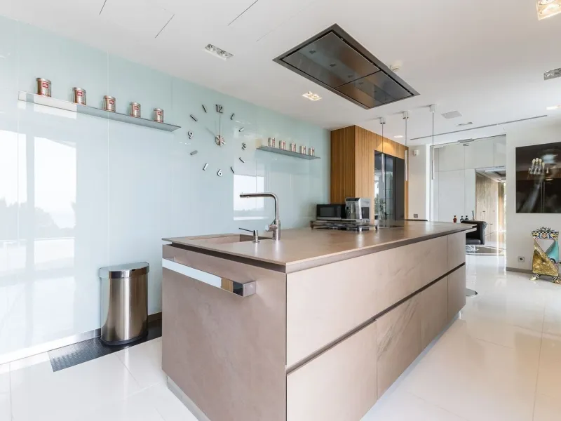 Luxury villa with sea and mountain views in Sitges