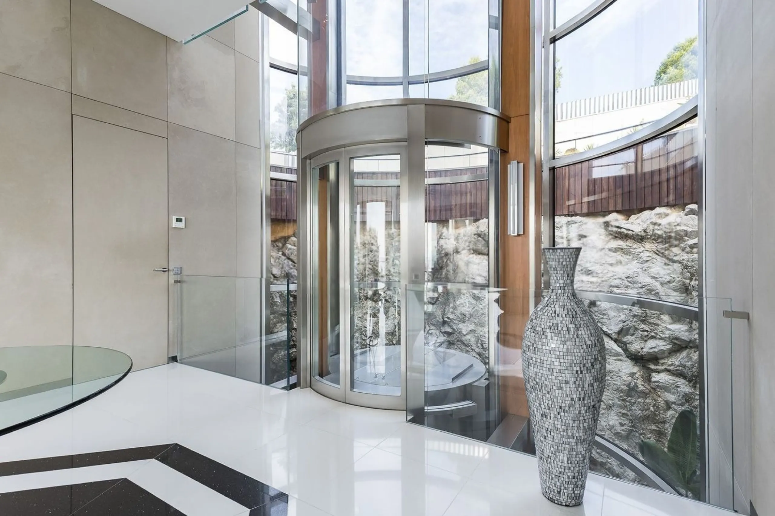 Luxury villa with sea and mountain views in Sitges