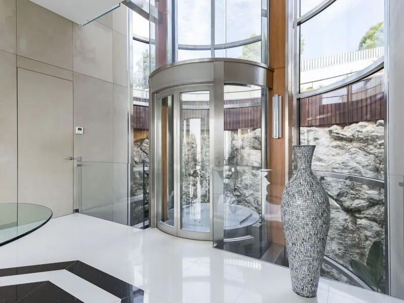 Luxury villa with sea and mountain views in Sitges