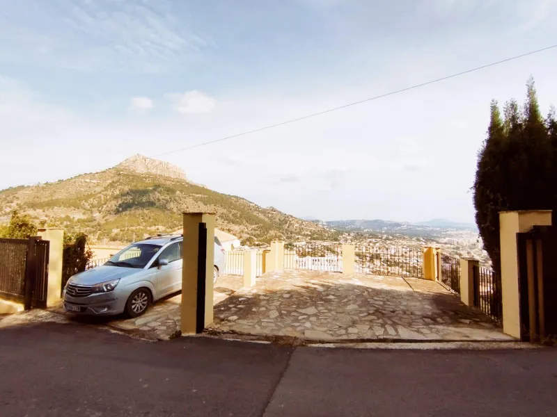 Exclusive villa in Calpe with panoramic views 🌅 and great investment opportunity 💼