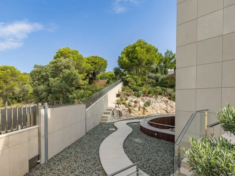 Luxury villa with sea and mountain views in Sitges